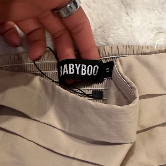 Elegant Beige Ruffle Crop Top - Picture 2 of 2